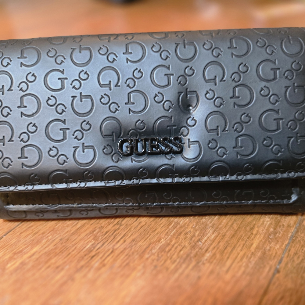 NWOT GUESS Black Embossed Logo Wallet